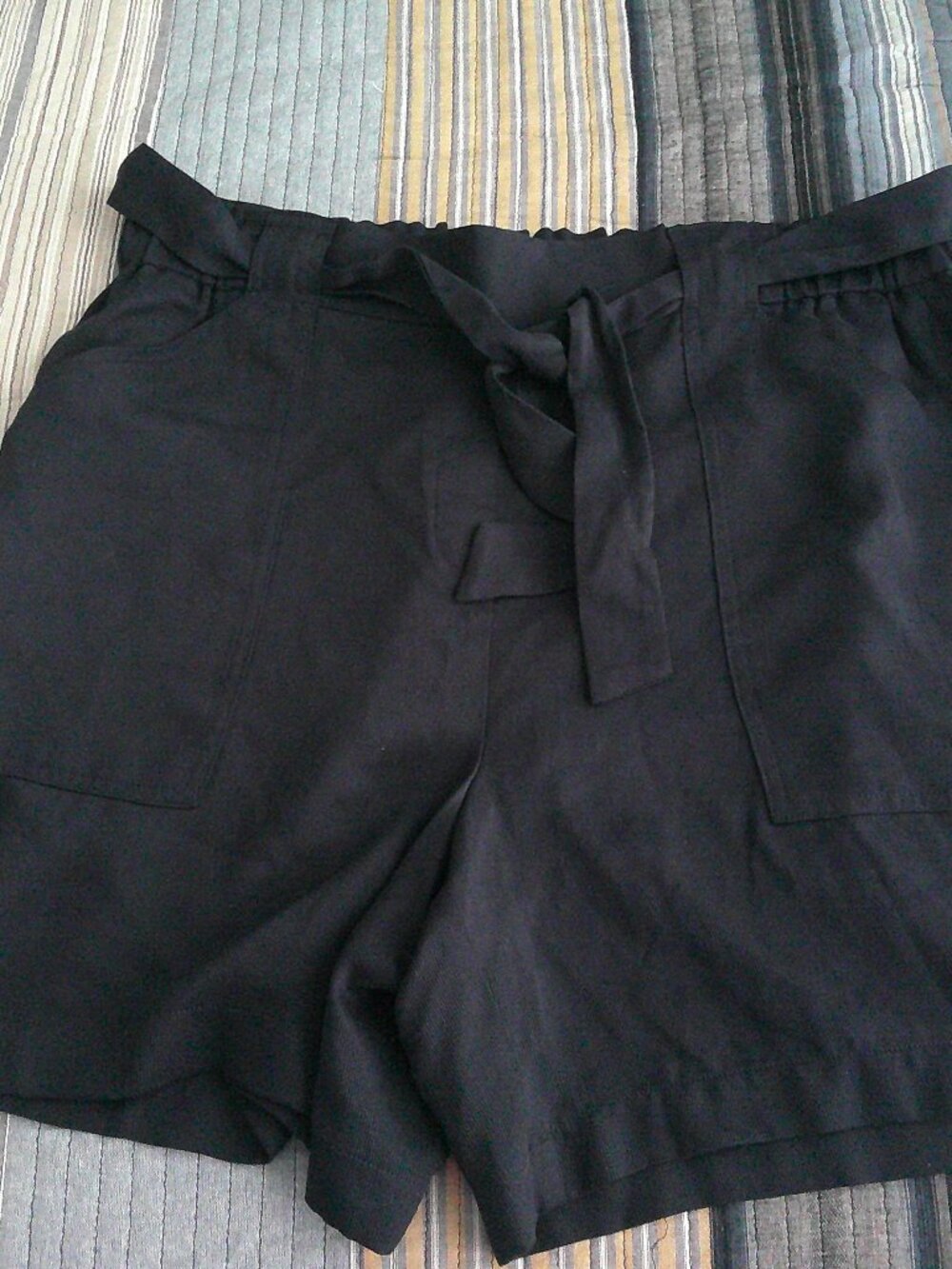 J. Jill Navy Belted dress shorts with pockets    Size Large NWT
